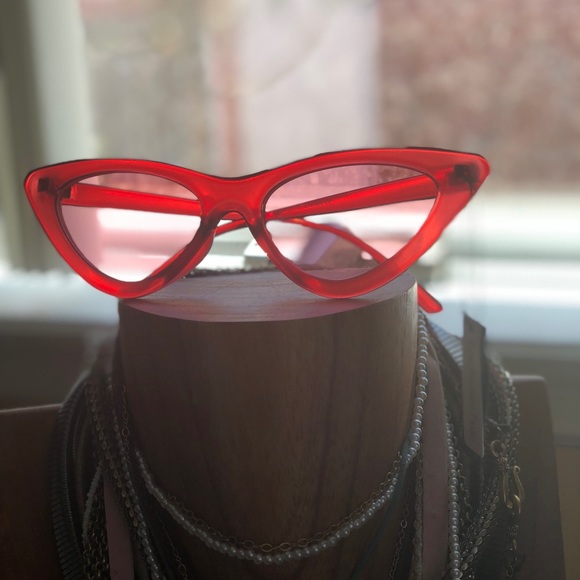 Accessories - 🔷Red retro cat eye sunglasses 🕶
